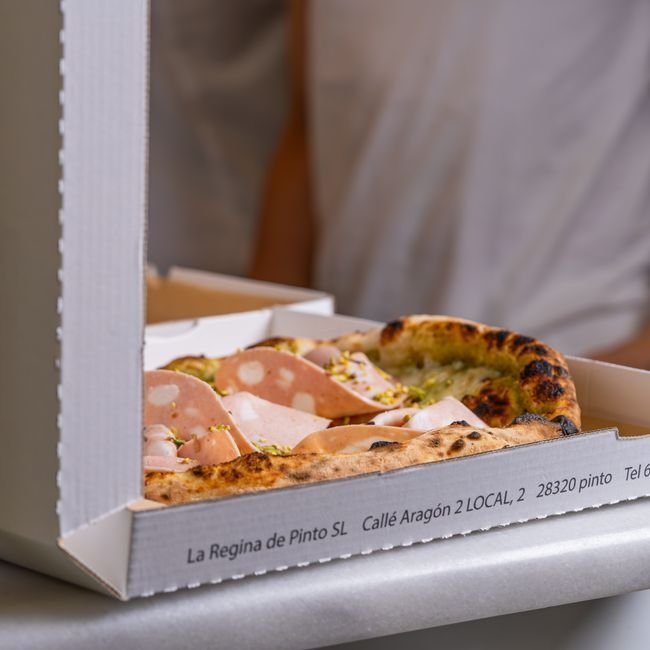 Pizza i takeaway-æske